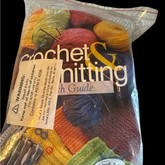 “Hook & Needle Kit Club” Watercolors Felted Bag Kit-yarn, button & directions - Picture 4 of 4